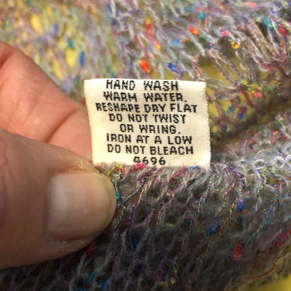 Used scarf size 22x75 - Picture 6 of 7